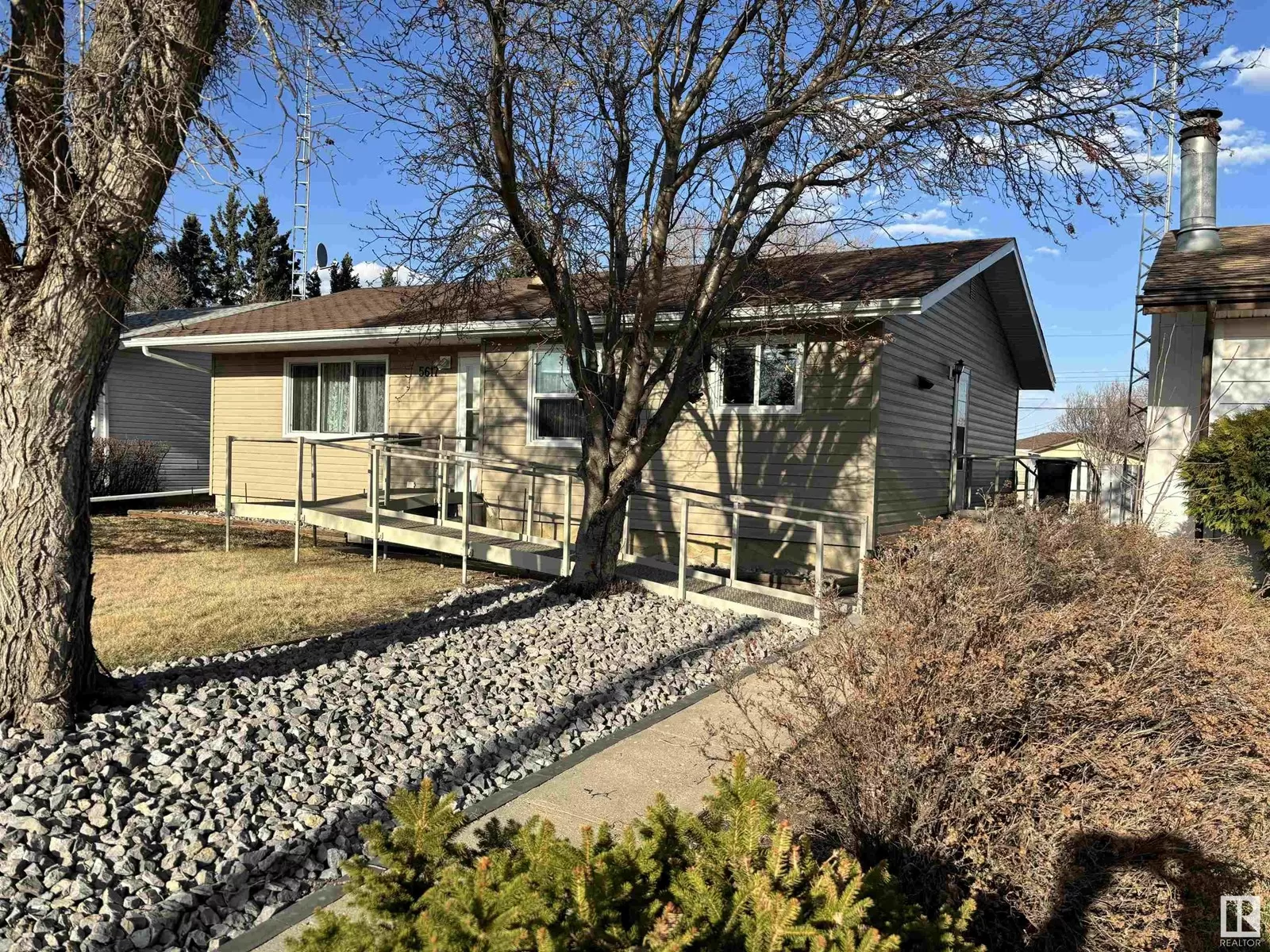 House for rent: 5617 49 St, Vegreville, Alberta T9C 1G6