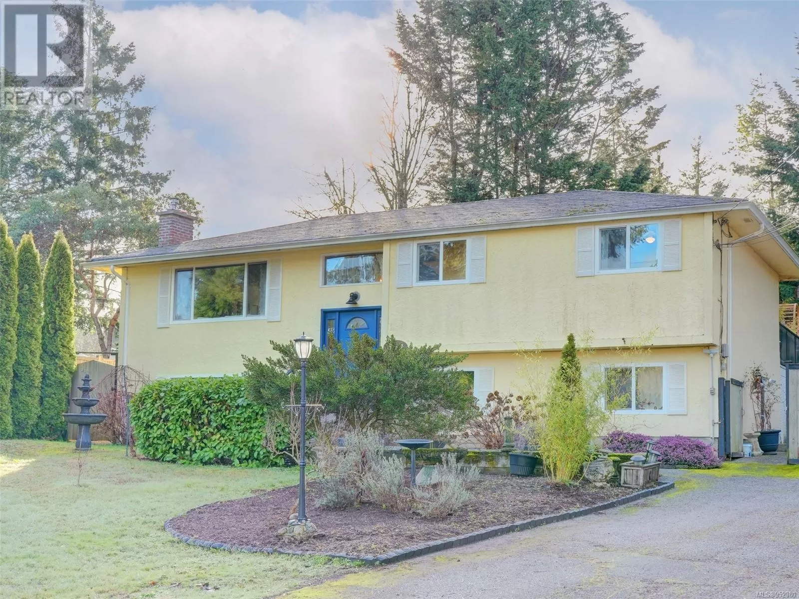 House for rent: 563 Phelps Ave, Langford, British Columbia V9B 3J1