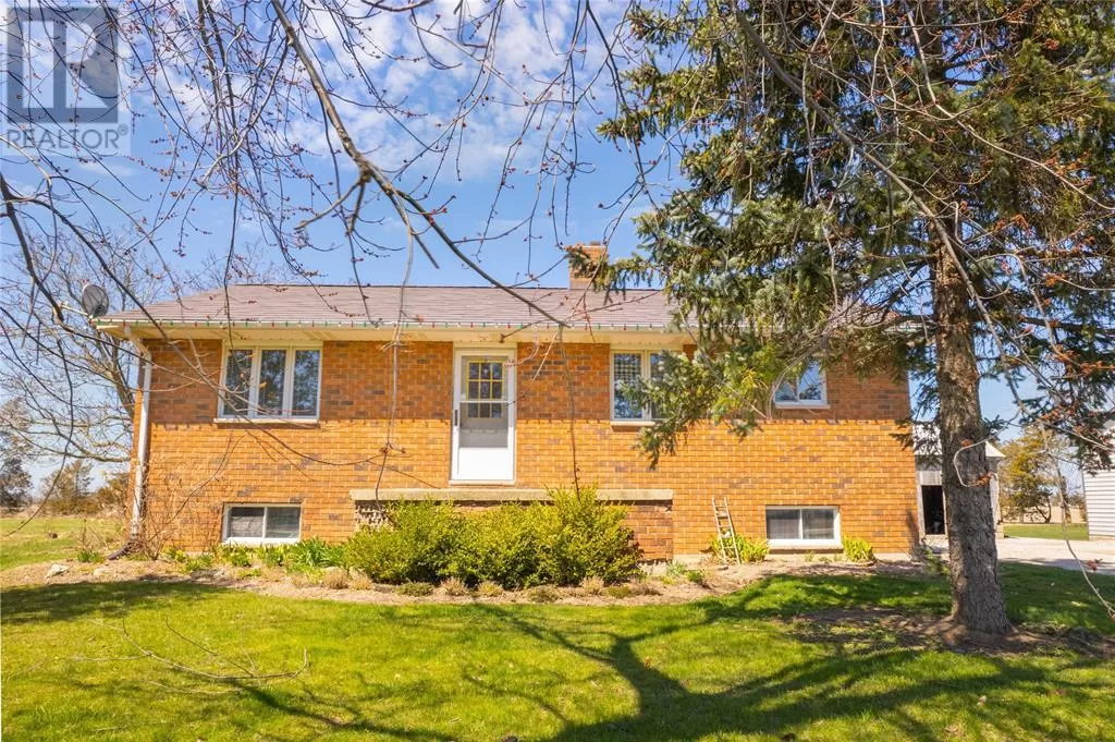 House for rent: 5726 Lakeshore Road, Bosanquet, Ontario N0N 1J7
