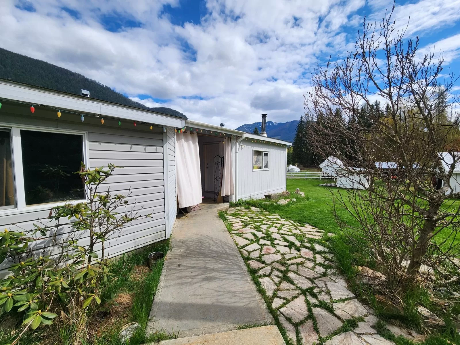 House for rent: 574 Mccormack Road, Burton, British Columbia V0G 1R0
