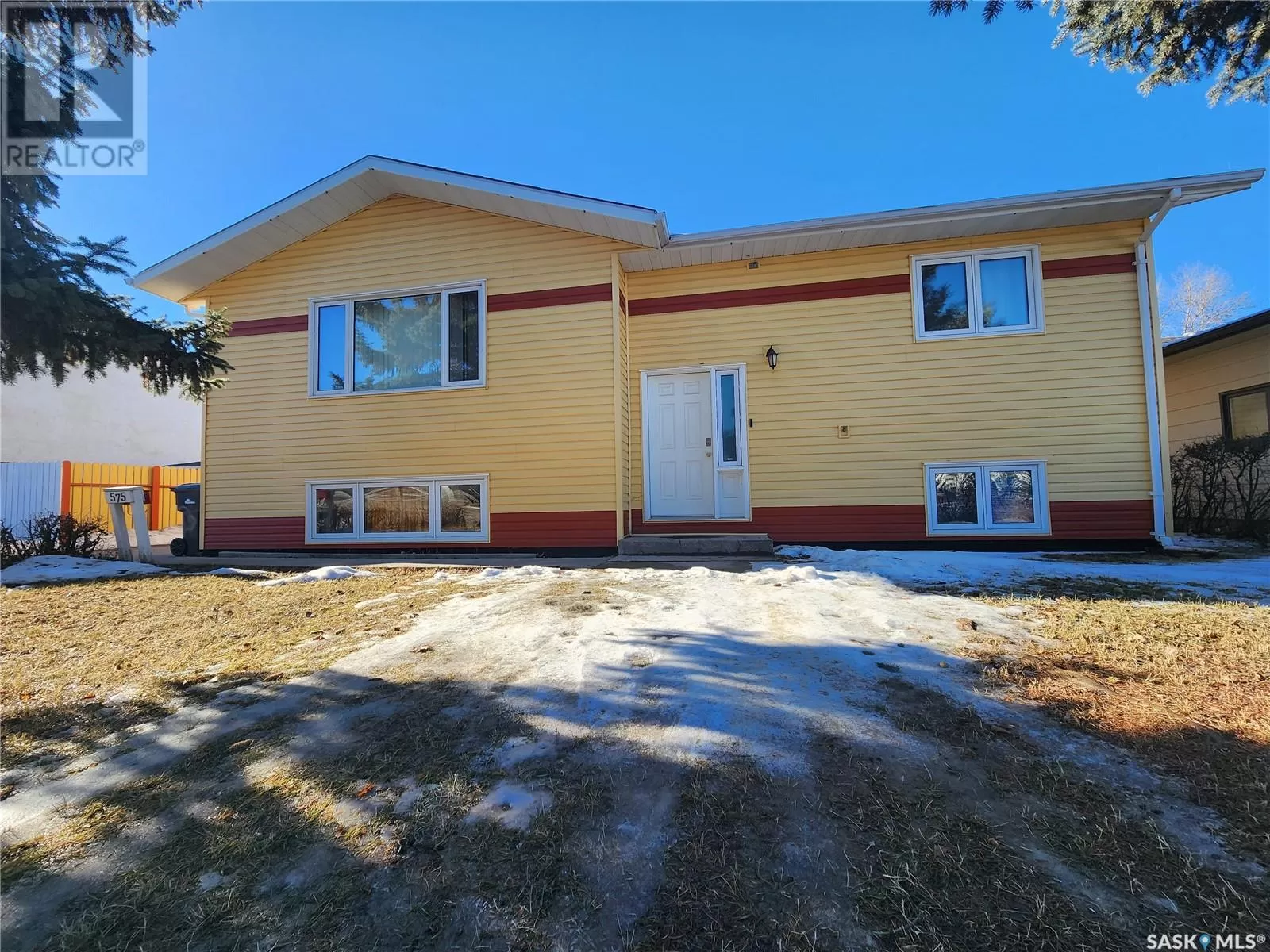 House for rent: 575 13th Street, Weyburn, Saskatchewan S4H 2Y4