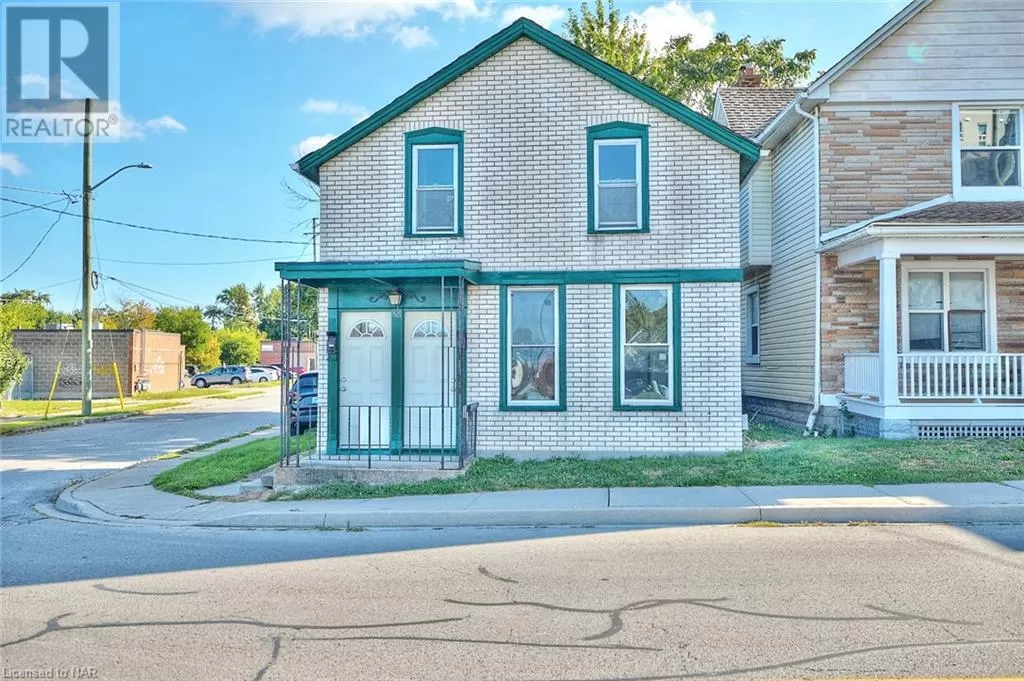 Duplex for rent: 58 Court Street, St. Catharines, Ontario L2R 4S1