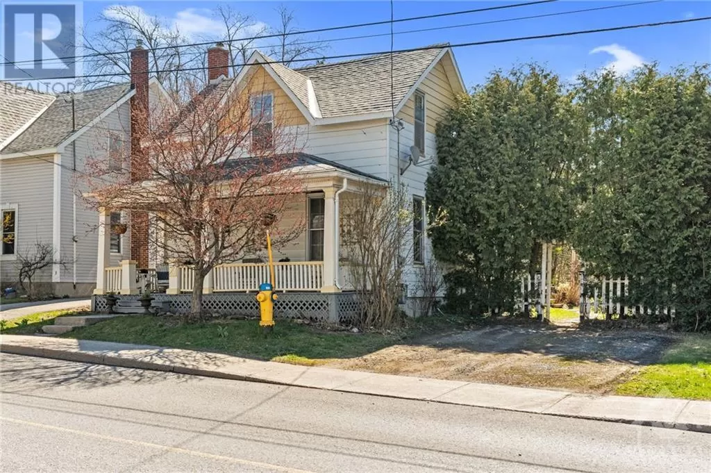 House for rent: 58 Lake Avenue E, Carleton Place, Ontario K7C 1J9