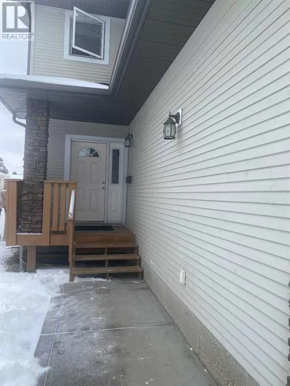 Duplex for rent: 5811 58a Street, Red Deer, Alberta t4n 2m8