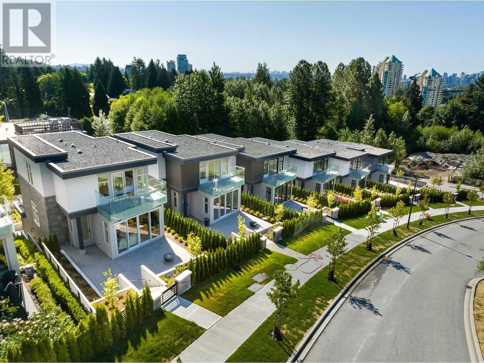 House for rent: 584 Arthur Erickson Place, West Vancouver, British Columbia V7T 1J1