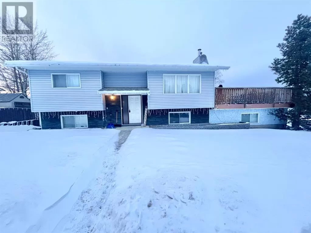 House for rent: 586 Mountain Street, Hinton, Alberta T7V 1H9