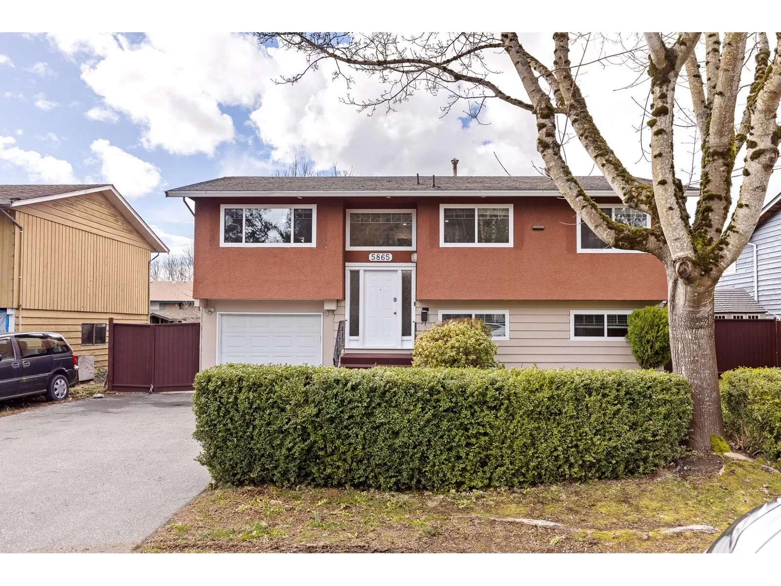 House for rent: 5865 179 Street, Surrey, British Columbia V3S 4K1