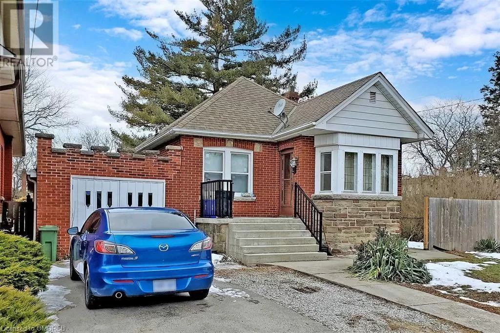House for rent: 59 Longwood Road N, Hamilton, Ontario L8S 3V2