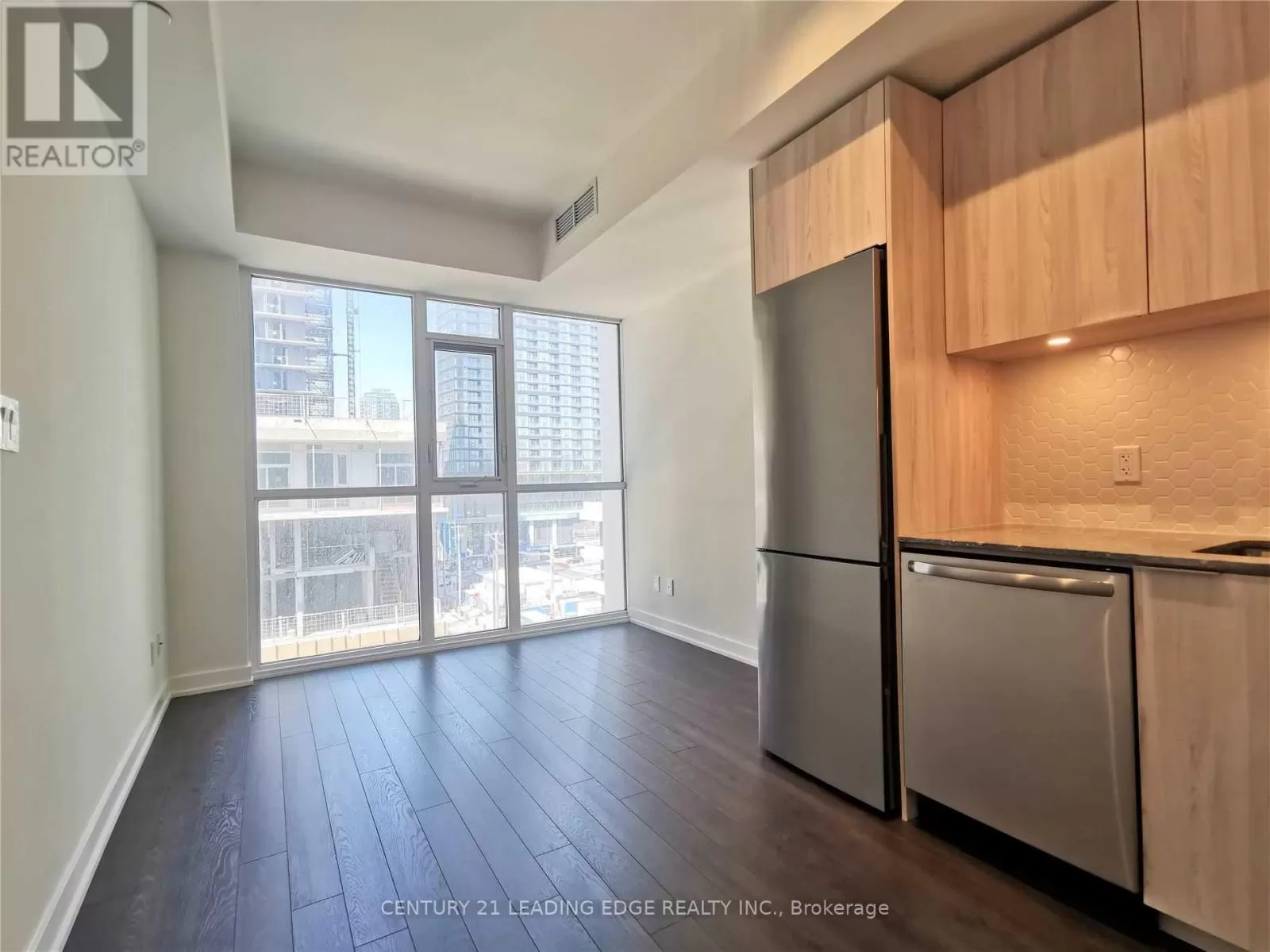 Apartment for rent: #604 -30 Ordnance St, Toronto, Ontario M6K 0C8