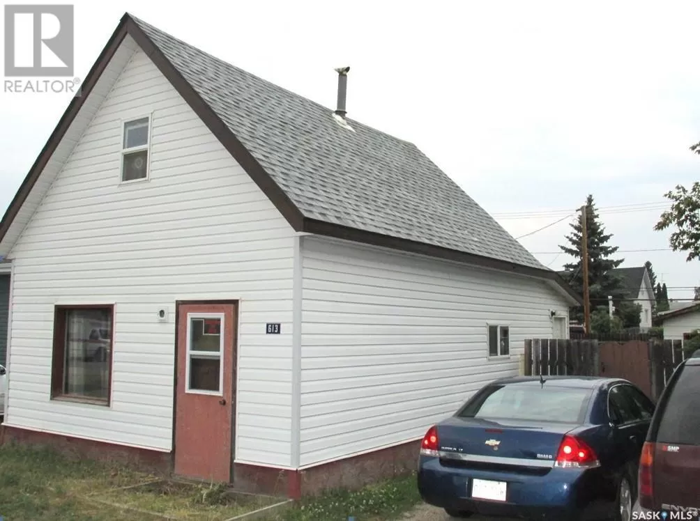 House for rent: 613 7th Avenue W, Nipawin, Saskatchewan S0E 1E0
