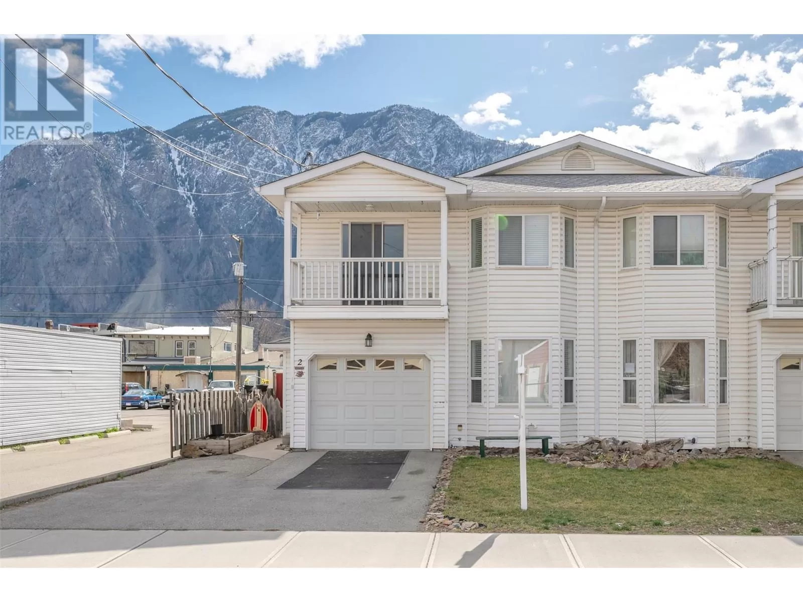 Row / Townhouse for rent: 615 6th Avenue Unit# 2, Keremeos, British Columbia V0X 1N0