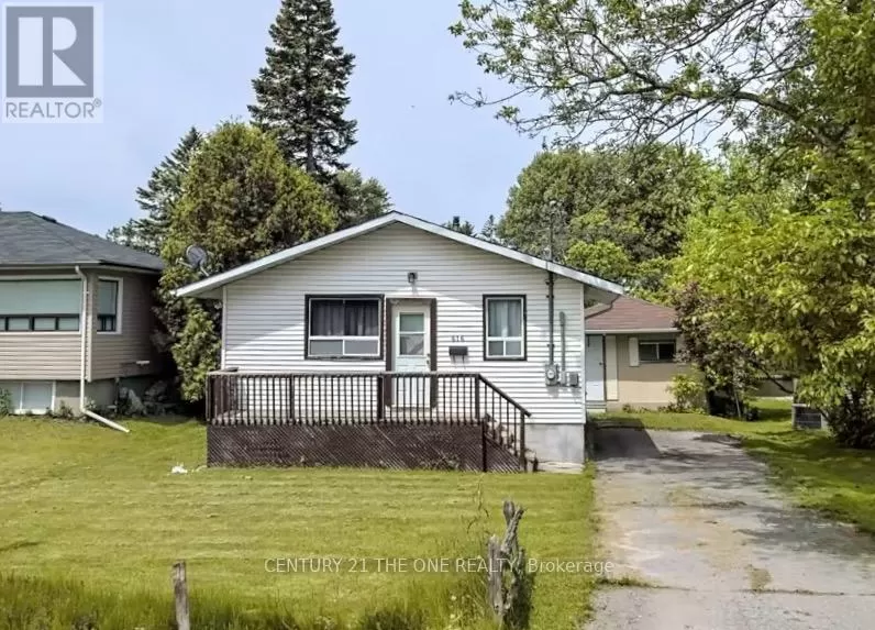 House for rent: 616 Lake Dr S, Georgina, Ontario L4P 1T5