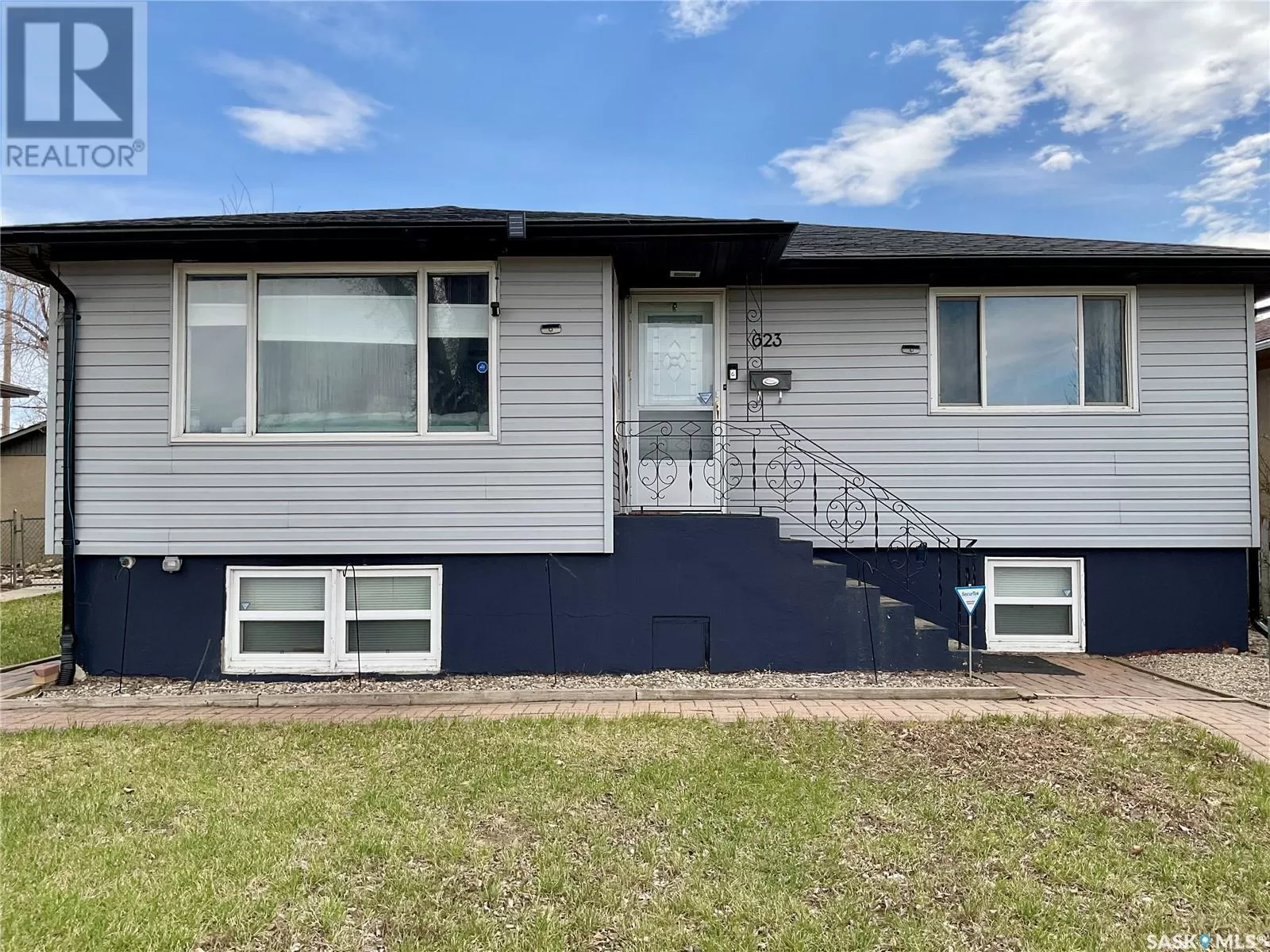 House for rent: 623 College Avenue E, Regina, Saskatchewan S4N 0W3