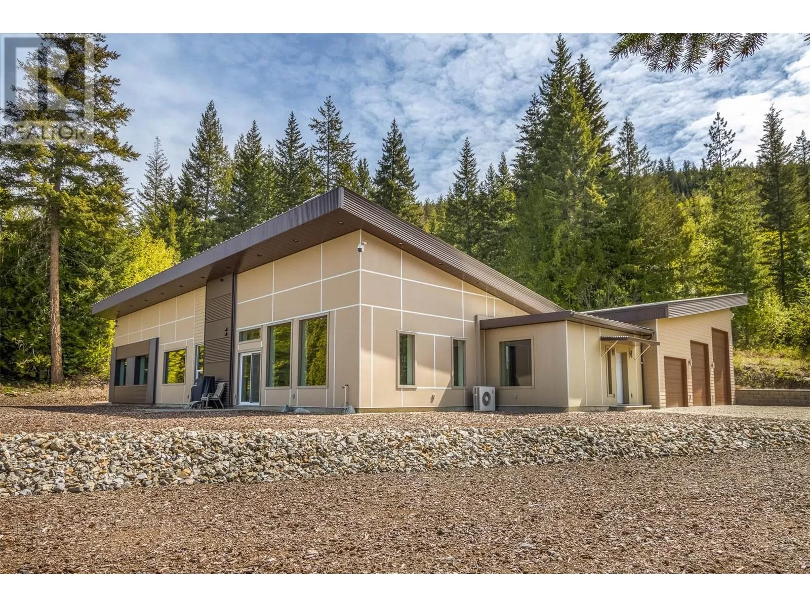 House for rent: 6250 60 Avenue Ne, Salmon Arm, British Columbia V0E 1K0