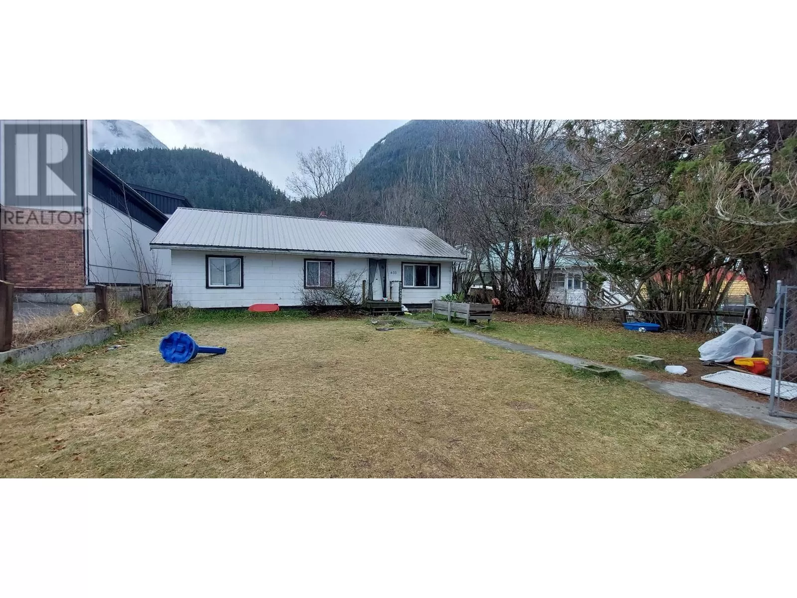 House for rent: 633 Cliff Street, Bella Coola, British Columbia V0T 1C0