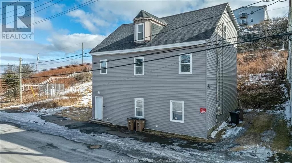 Triplex for rent: 64 Saint John, Saint John, New Brunswick E2M 2B3