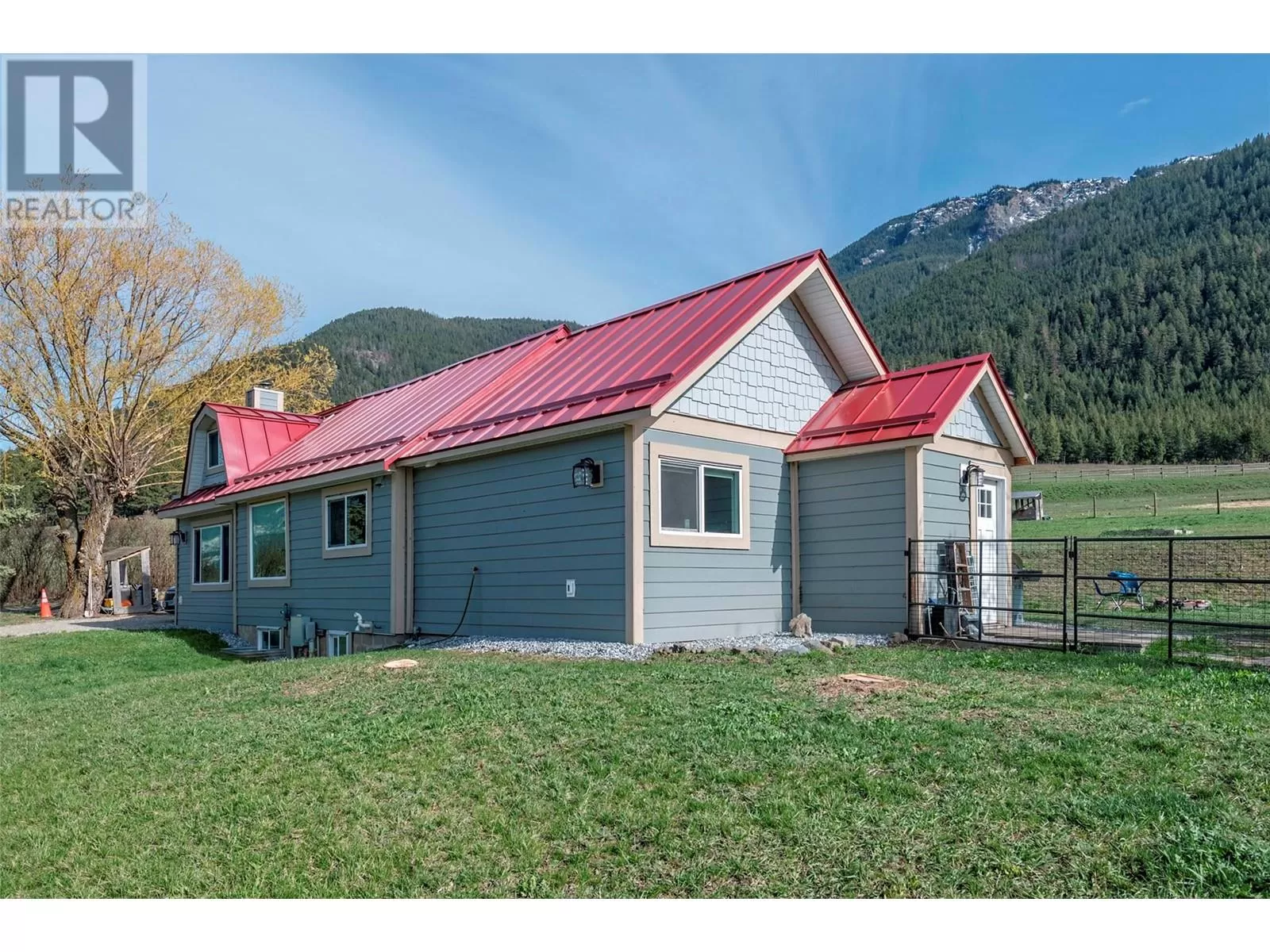 House for rent: 6449 97 Highway, Falkland, British Columbia V0E 1W0