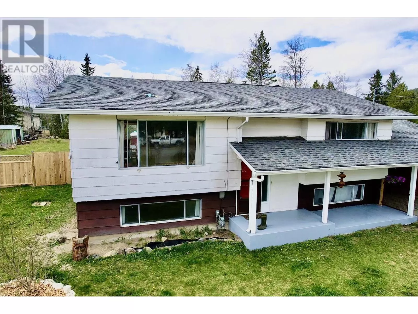 House for rent: 6494 Grey Crescent, Horse Lake, British Columbia V0K 2E3