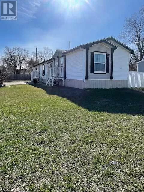Manufactured Home/Mobile for rent: 656 1 Street W, Brooks, Alberta T1R 0N3