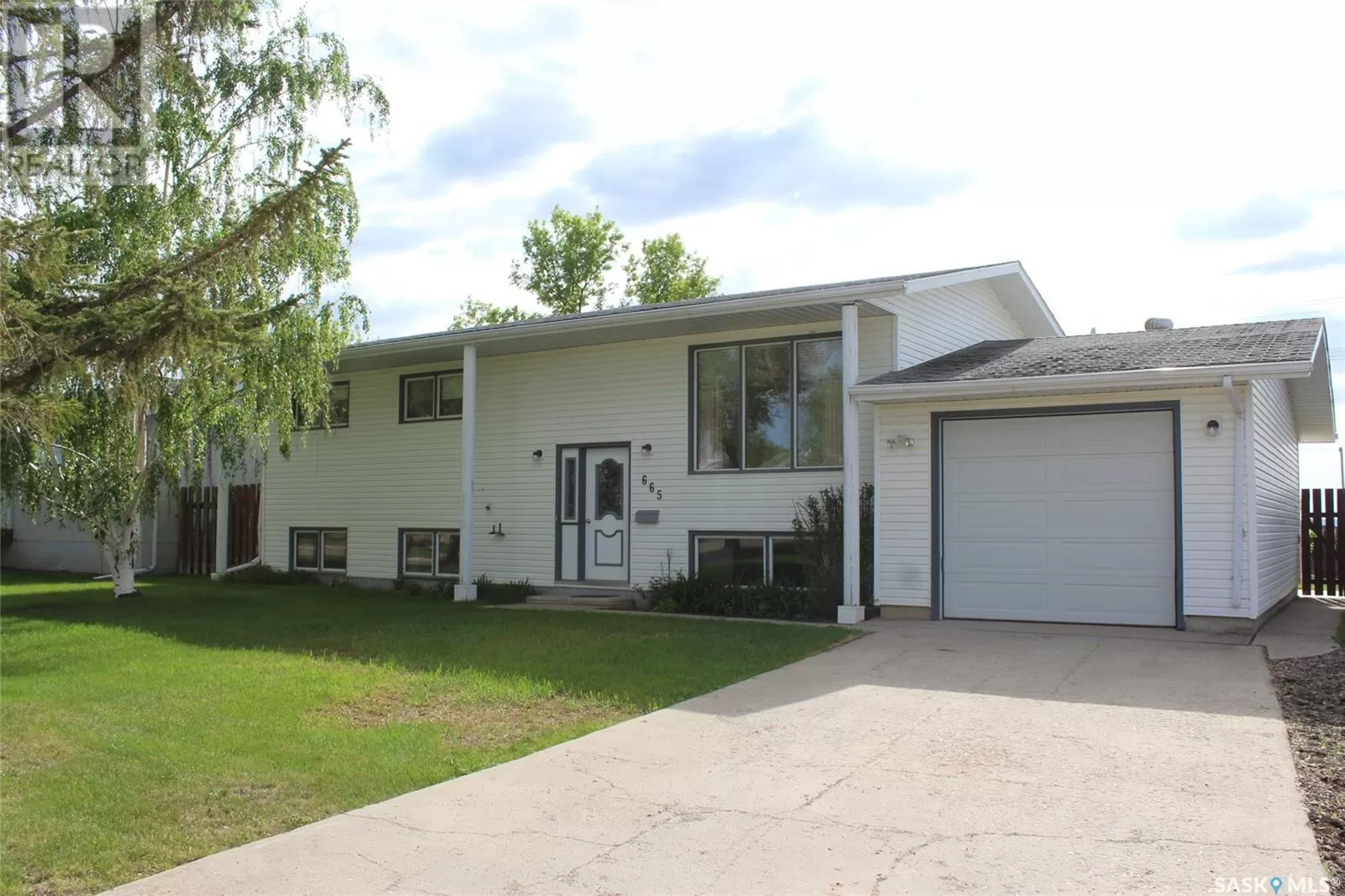 House for rent: 665 9th Street W, Shaunavon, Saskatchewan S0N 2M0