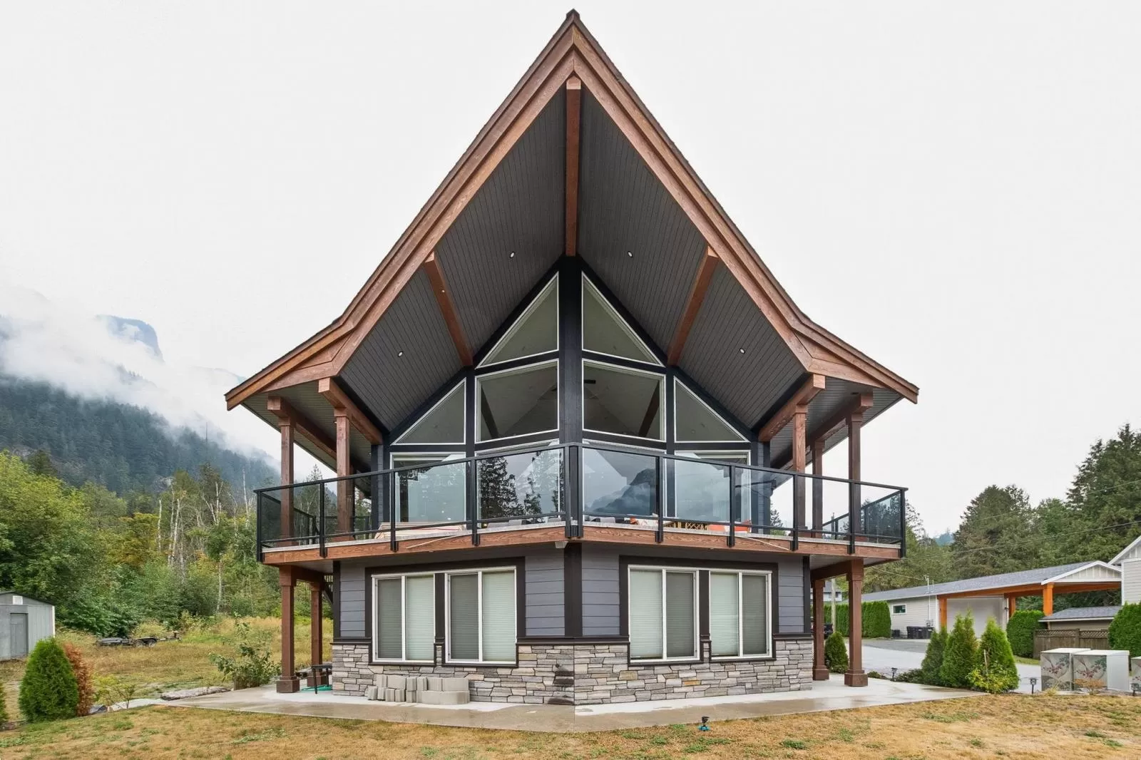House for rent: 66616 Kawkawa Lake Road, Hope, British Columbia V0X 1L1