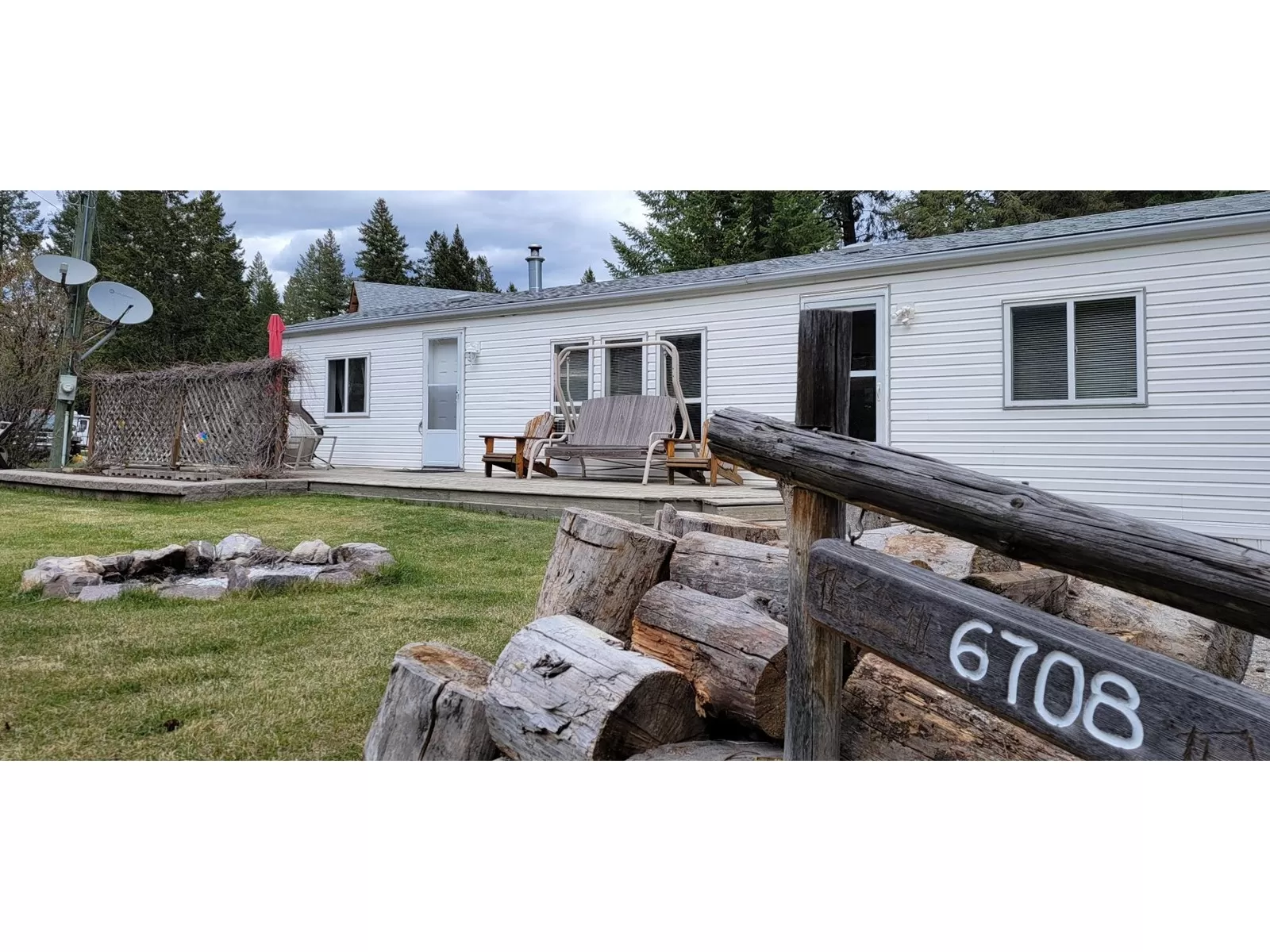 House for rent: 6708 Columbia Lake Road, Fairmont Hot Springs, British Columbia V0B 1L2
