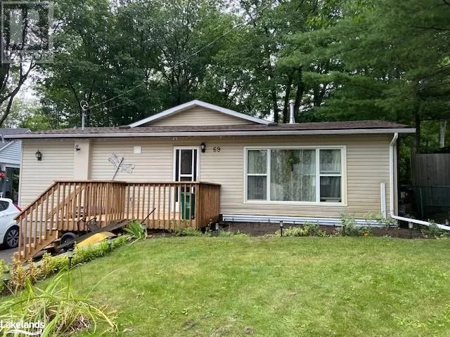 House for rent: 69 Parkwood Drive, Wasaga Beach, Ontario L9Z 2T3