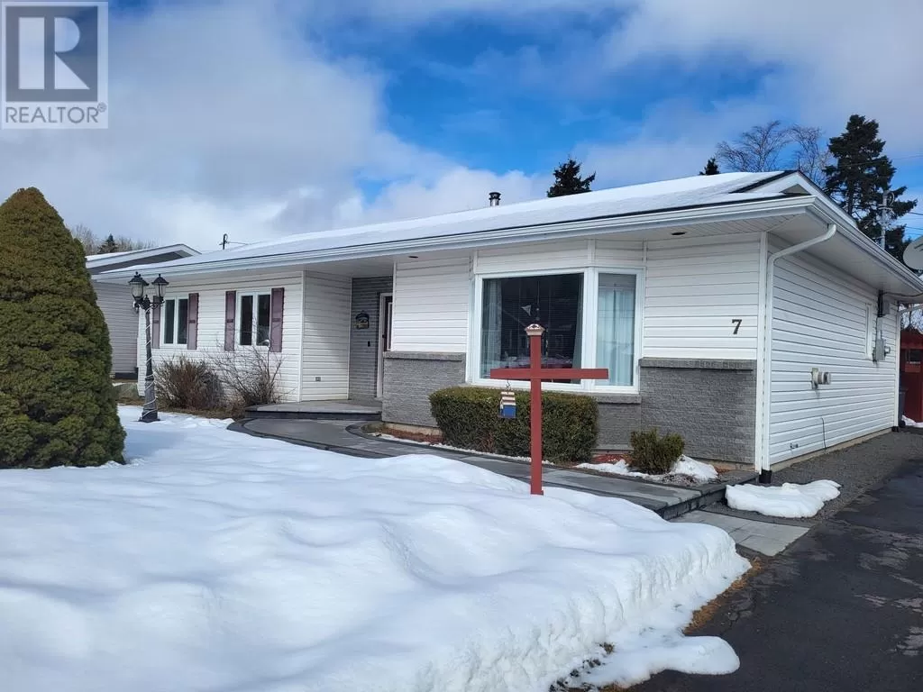 House for rent: 7 Mcdonald Crescent, Bishop's Falls, Newfoundland & Labrador A0H 1C0