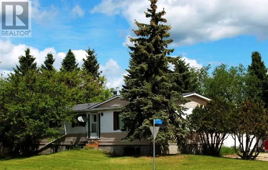 House for rent: 700 8 Street, Fox Creek, Alberta T0H 1P0