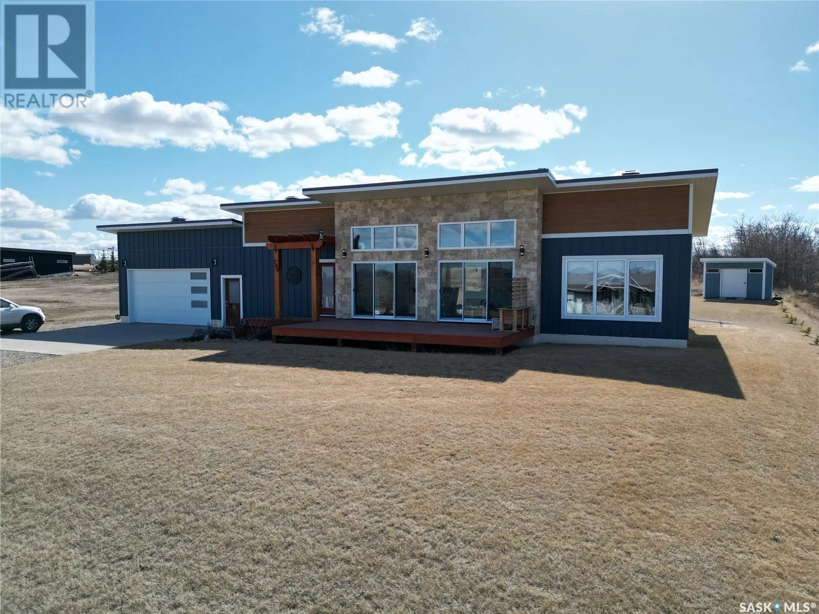 House for rent: 700 Saskatoon Drive, Katepwa Beach, Saskatchewan S0G 2Y0