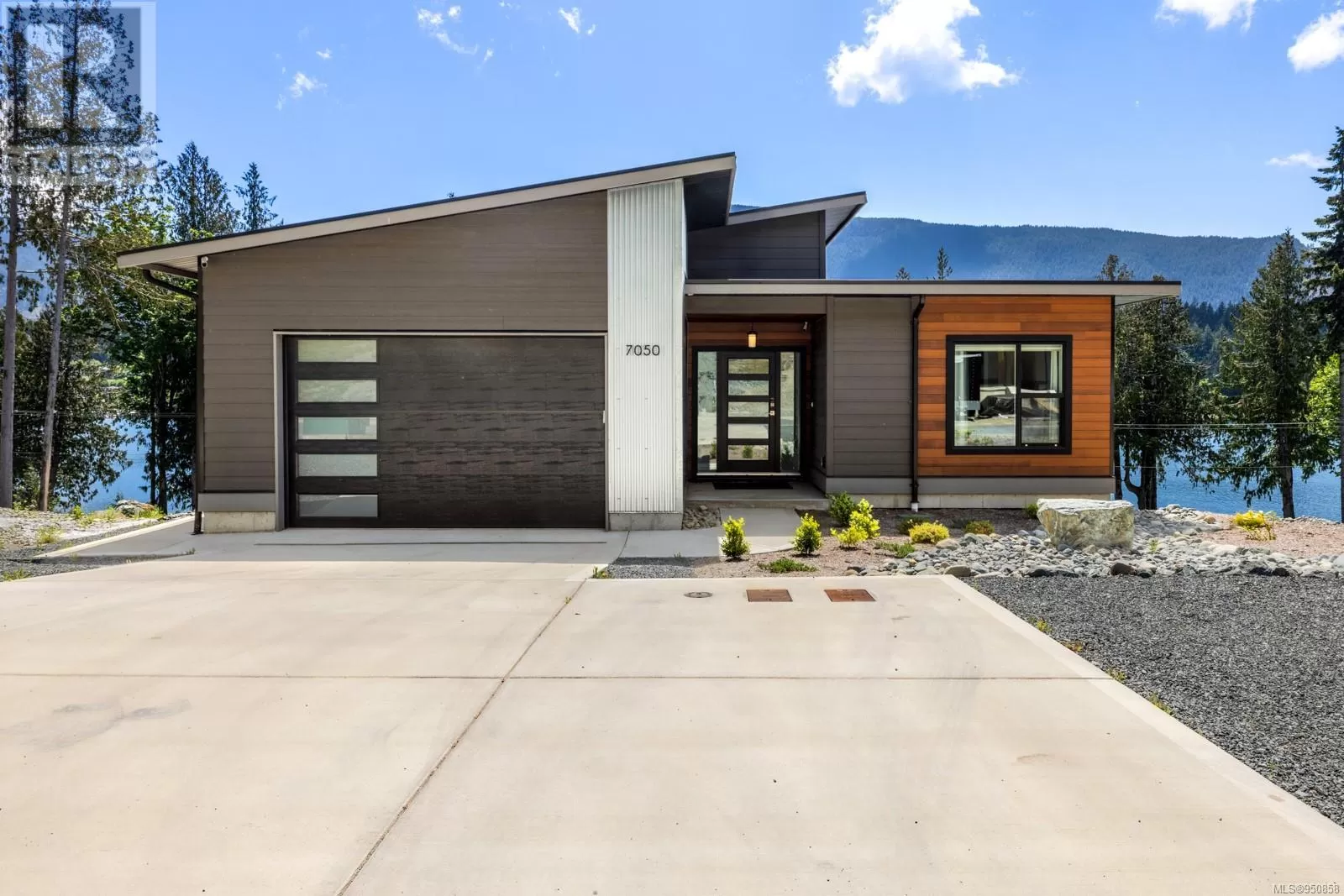 House for rent: 7050 Sha-elum Dr, Lake Cowichan, British Columbia V0R 2G0