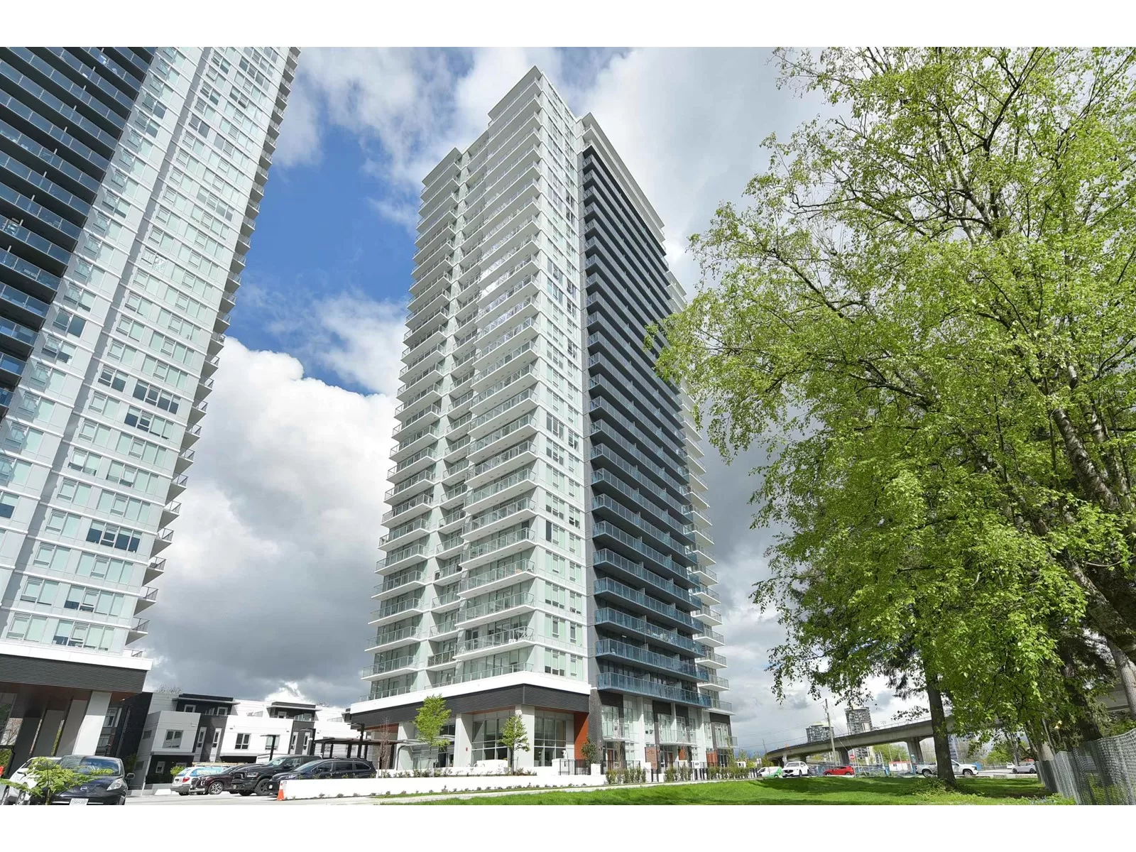Apartment for rent: 707 13428 105 Avenue, Surrey, British Columbia V3T 0S6