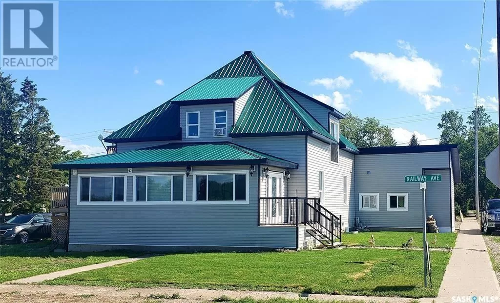 Triplex for rent: 707 Railway Avenue, Neudorf, Saskatchewan S0A 2T0