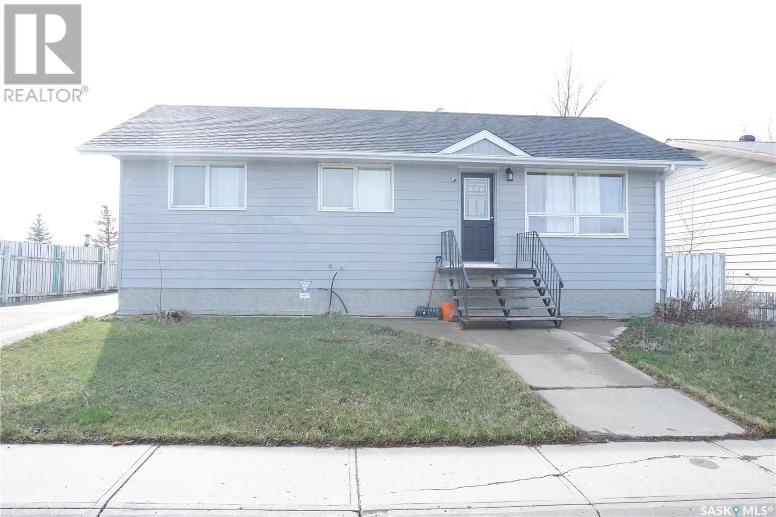 House for rent: 708 Leeville Drive, Assiniboia, Saskatchewan S0H 0B0