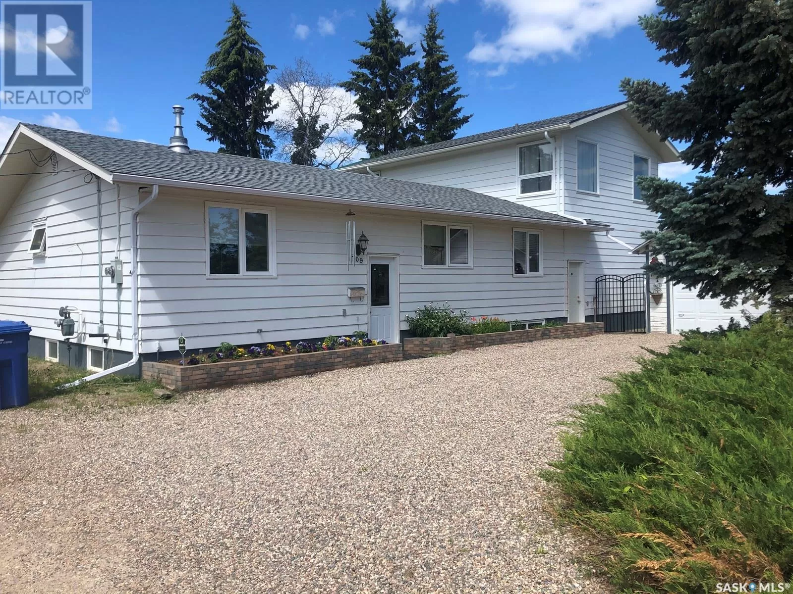 House for rent: 709 2nd Avenue, Loon Lake, Saskatchewan S0M 1L0