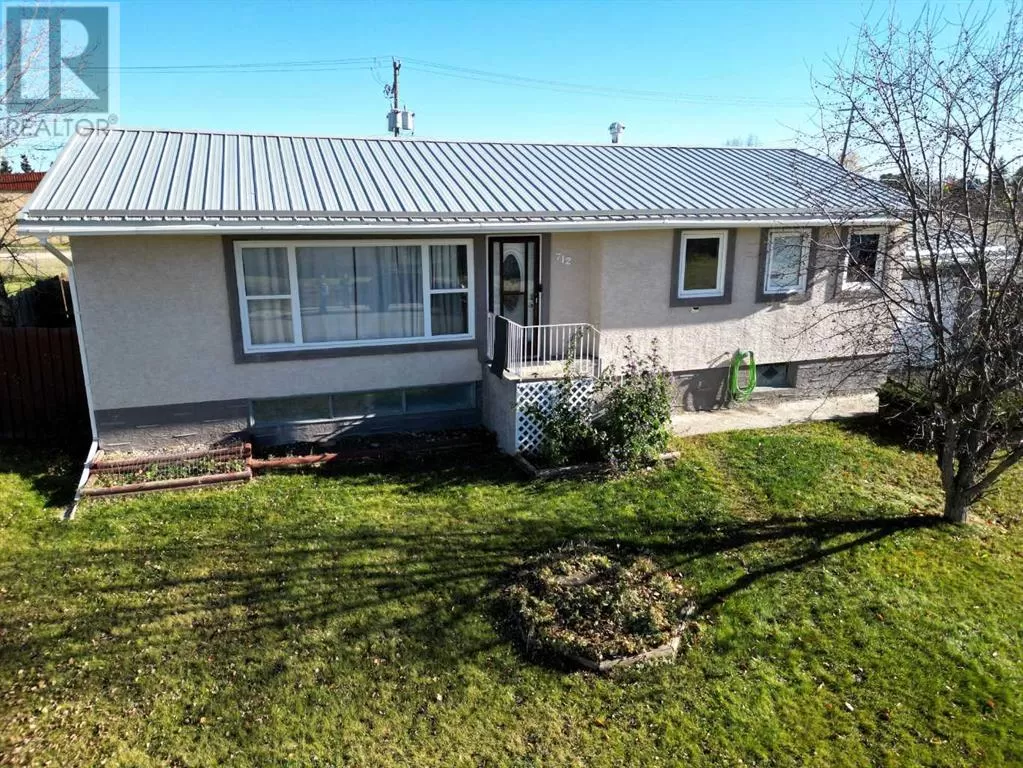 House for rent: 712 3 Avenue, Fox Creek, Alberta T0H 1P0