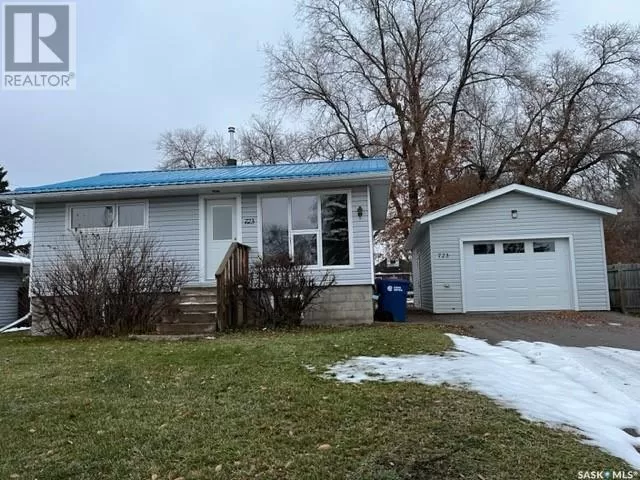 House for rent: 723 Maple Street, Esterhazy, Saskatchewan S0A 0X0