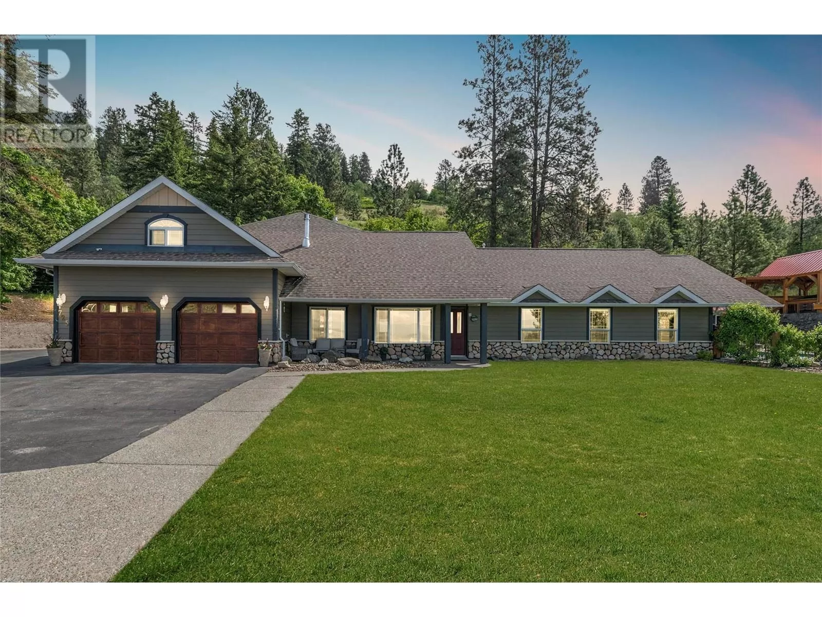 House for rent: 725 Cypress Drive, Coldstream, British Columbia V1B 2X9