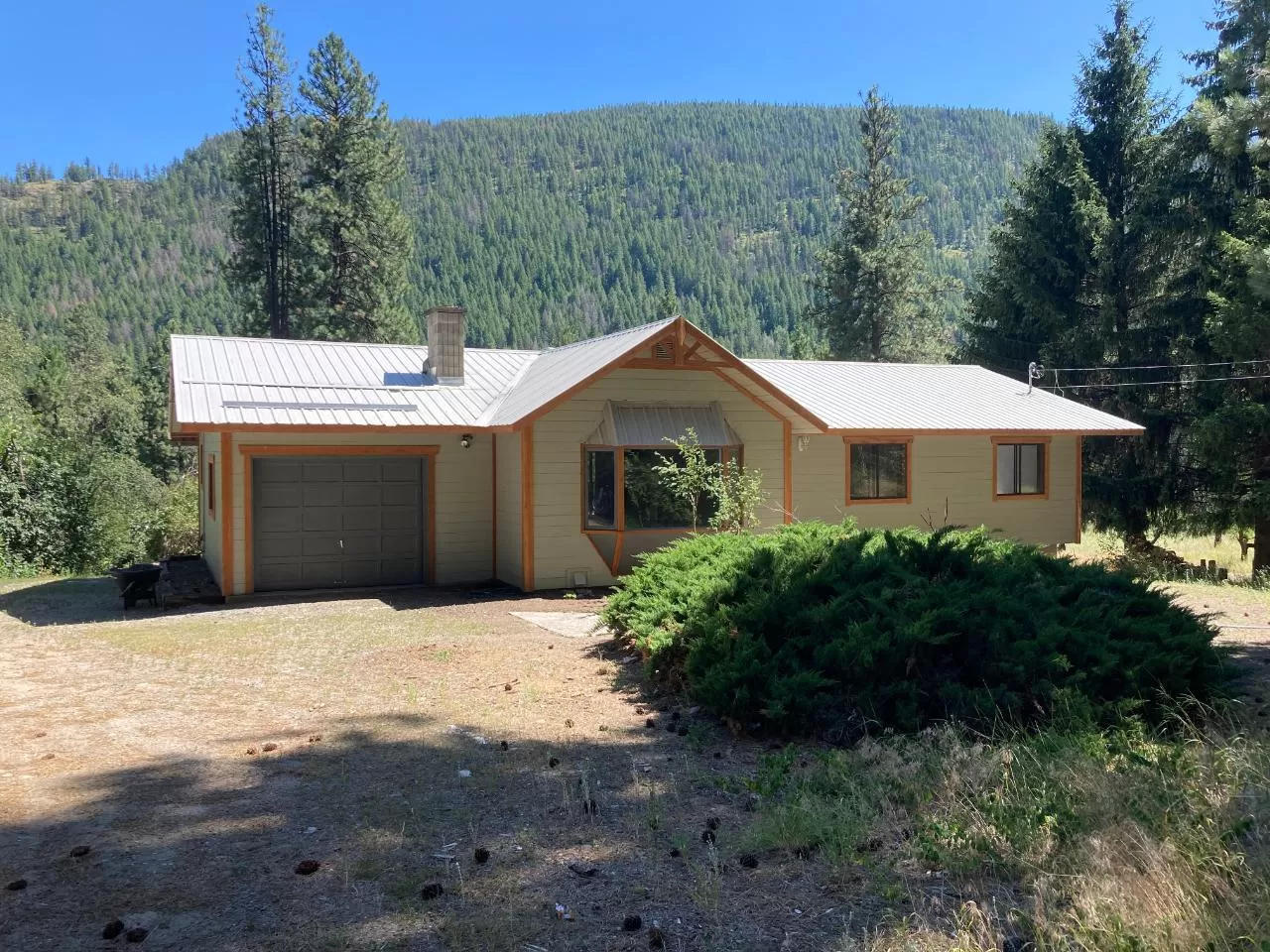 House for rent: 725 Highway 3, Cascade, British Columbia V0H 1E0