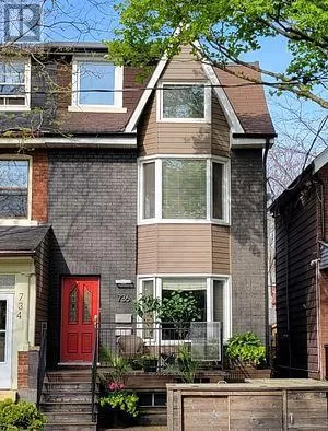 Triplex for rent: 736 Crawford Street, Toronto, Ontario M6G 3K3