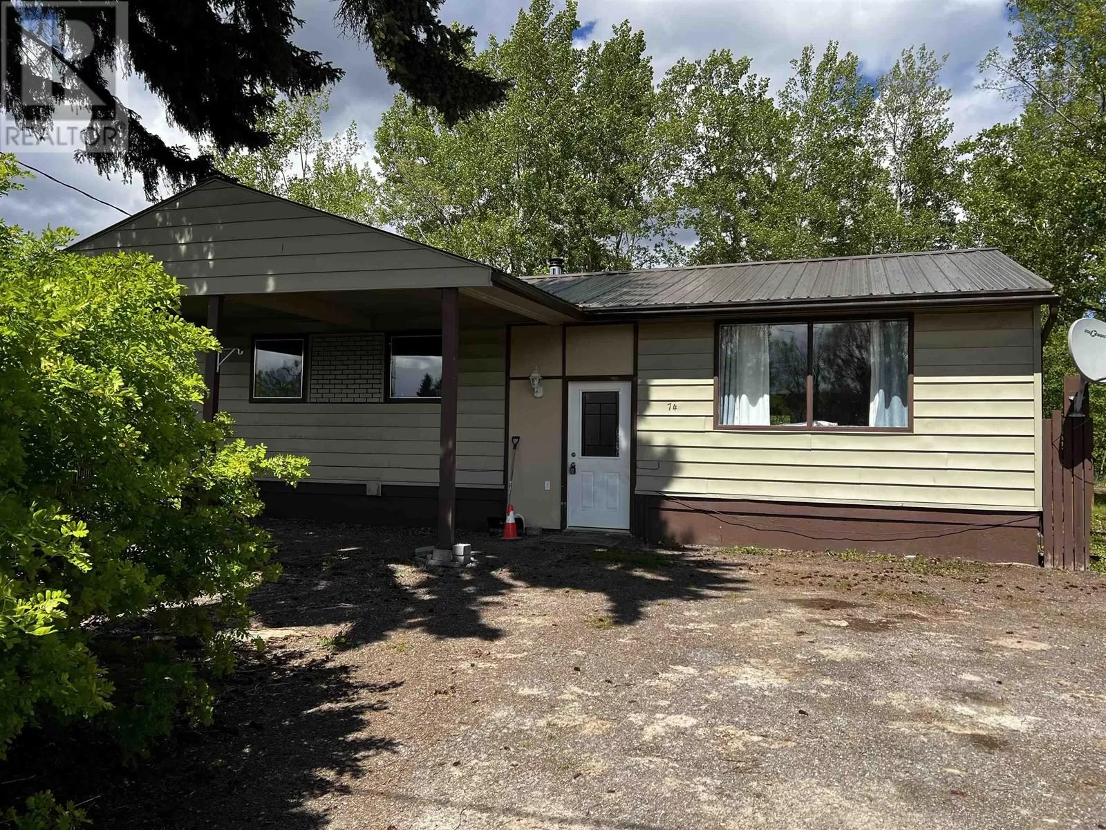 House for rent: 74 Ootsa Place, Fraser Lake, British Columbia V0J 1S0