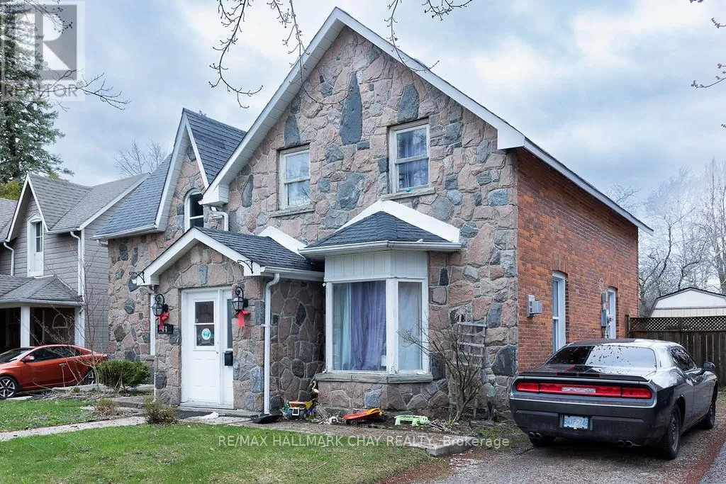 Duplex for rent: 74 Queen St W, Springwater, Ontario L0L 1P0