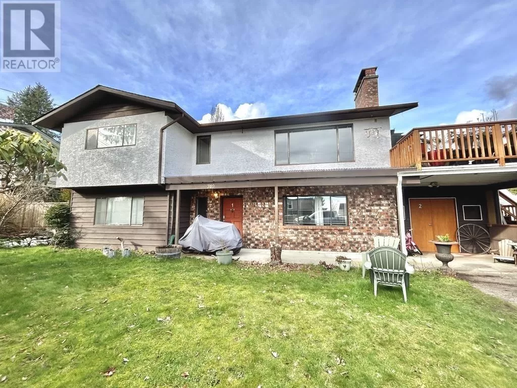 House for rent: 740 Maplewood Lane, Gibsons, British Columbia V0N 1V8