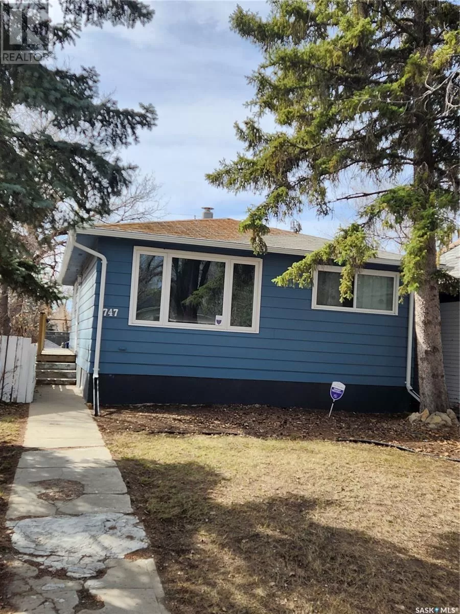 House for rent: 747 Hochelaga Street E, Moose Jaw, Saskatchewan S6H 0P9
