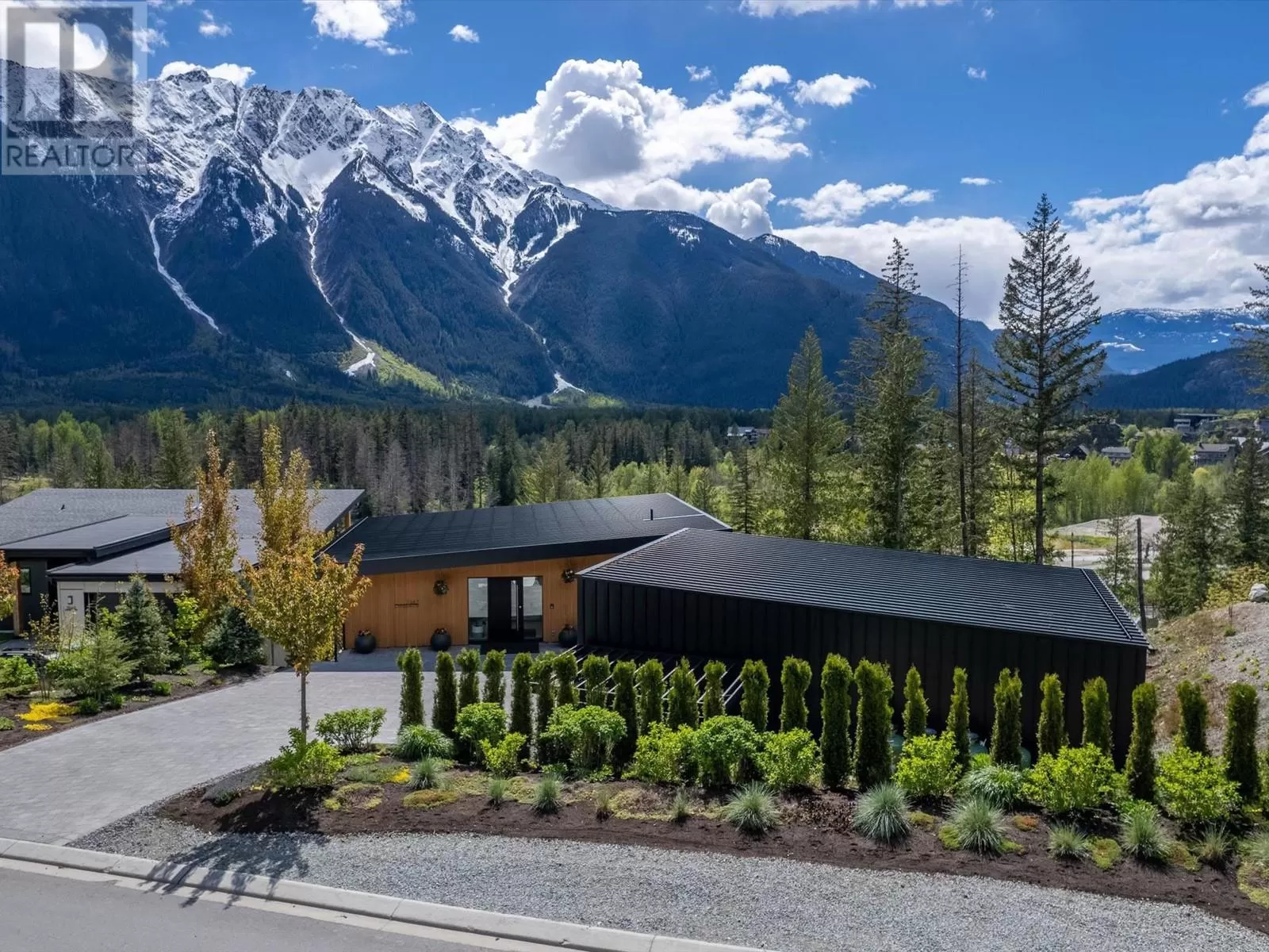House for rent: 7667 Cerulean Drive, Pemberton, British Columbia V0N 2L3