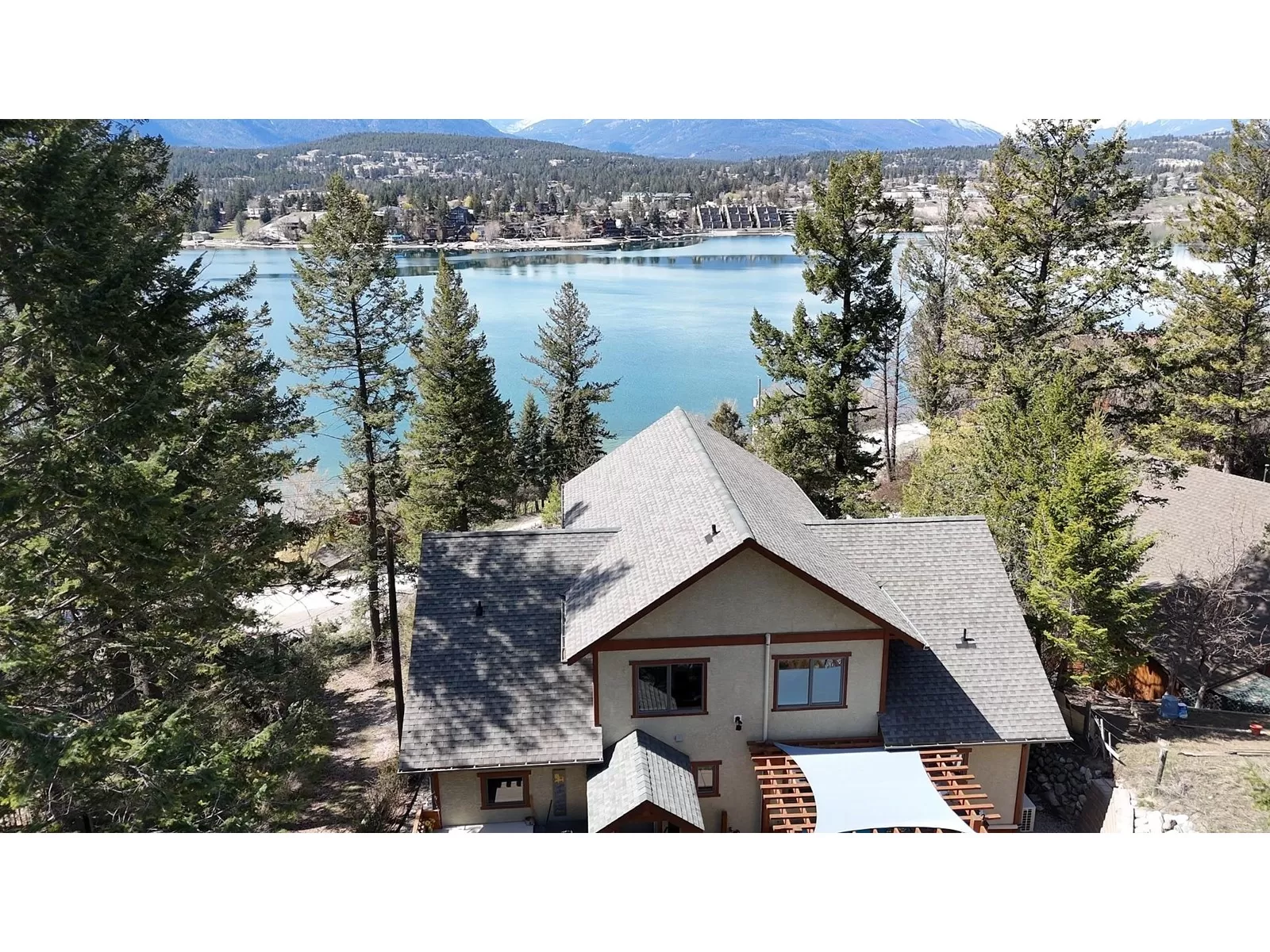 House for rent: 788 Lakeview Road, Invermere, British Columbia V0A 1K3