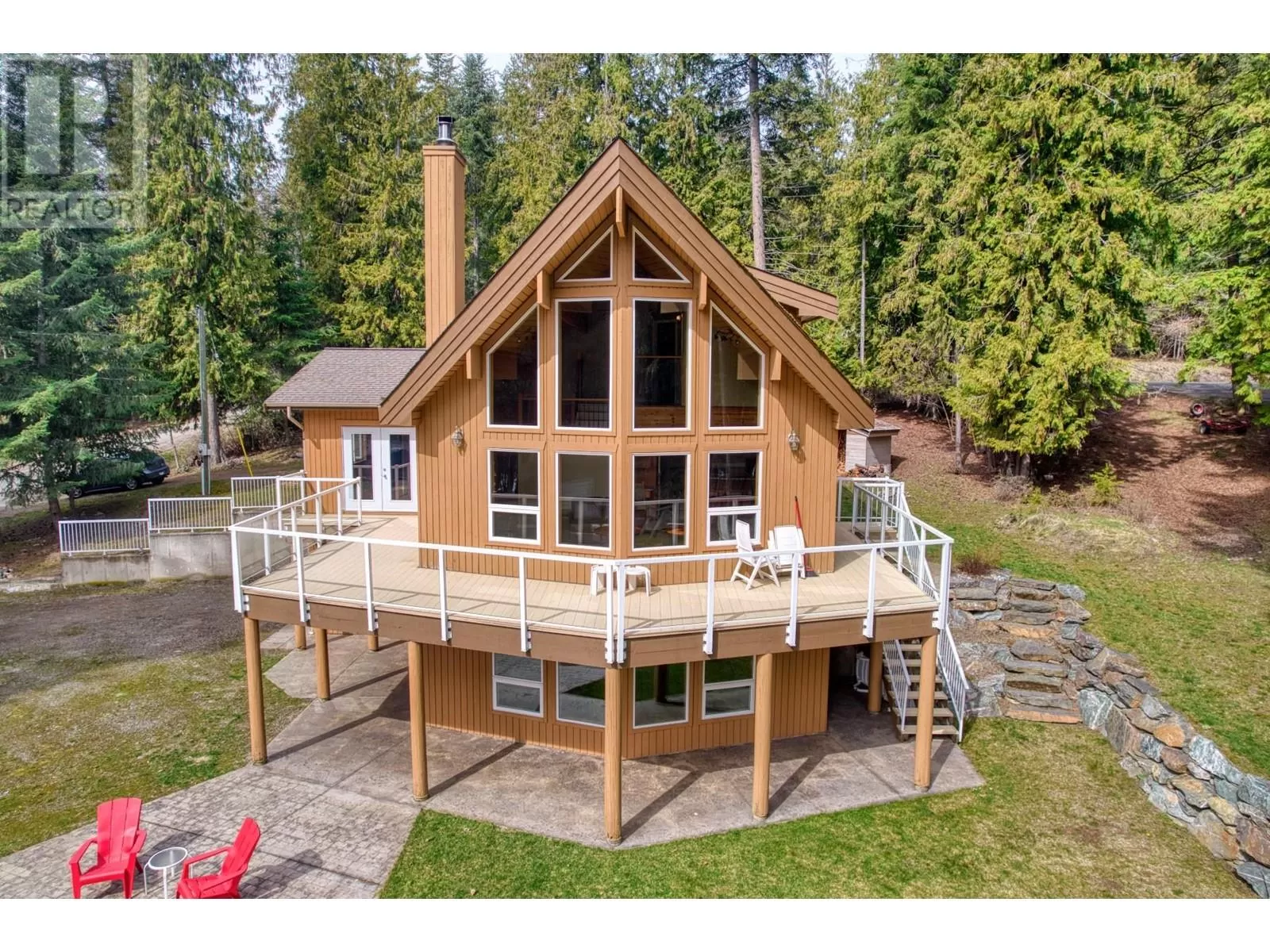 House for rent: 7889 Gardiner Road, Anglemont, British Columbia V0E 1M8