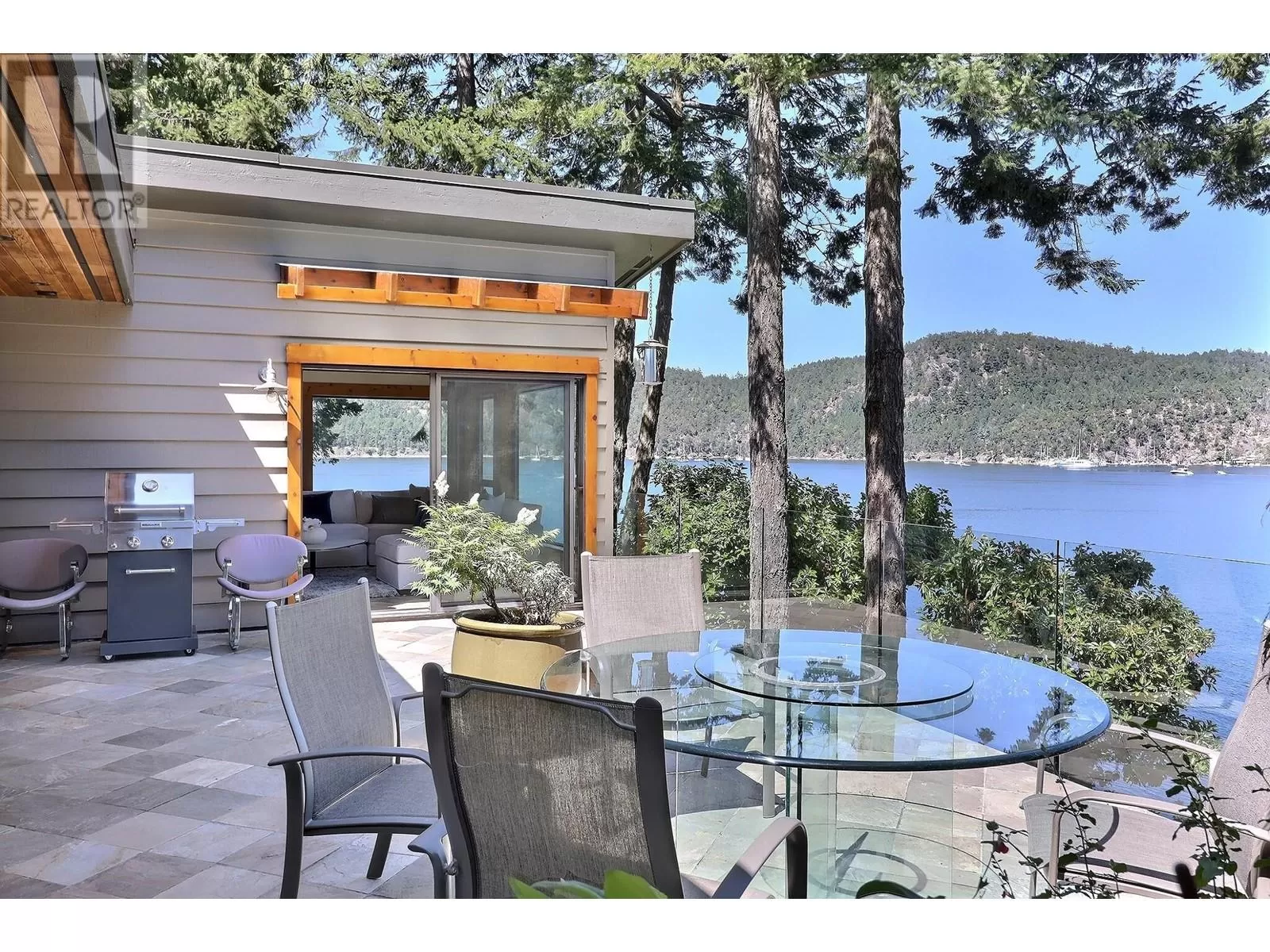 House for rent: 7909 Bedwell Drive, Pender Island, British Columbia V0N 2M2