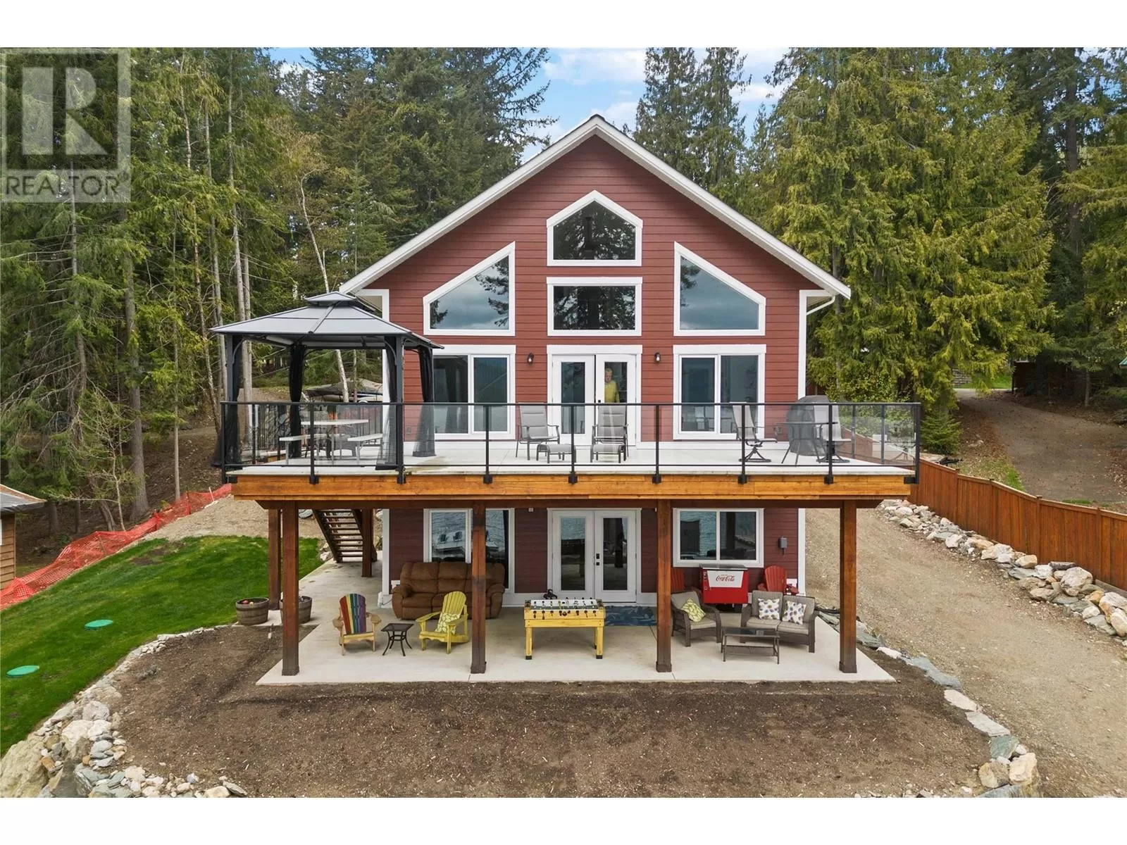 House for rent: 7918 Gardiner Road, Anglemont, British Columbia V0E 1M8