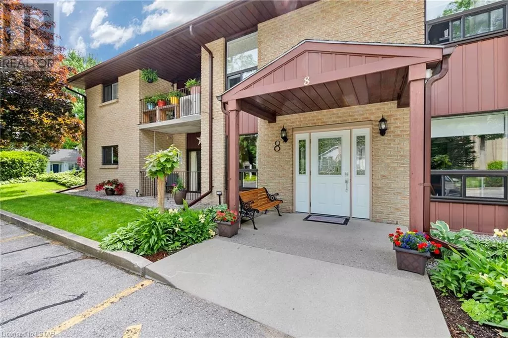 Apartment for rent: 8 Lake Road Unit# 102, Grand Bend, Ontario N0M 1T0